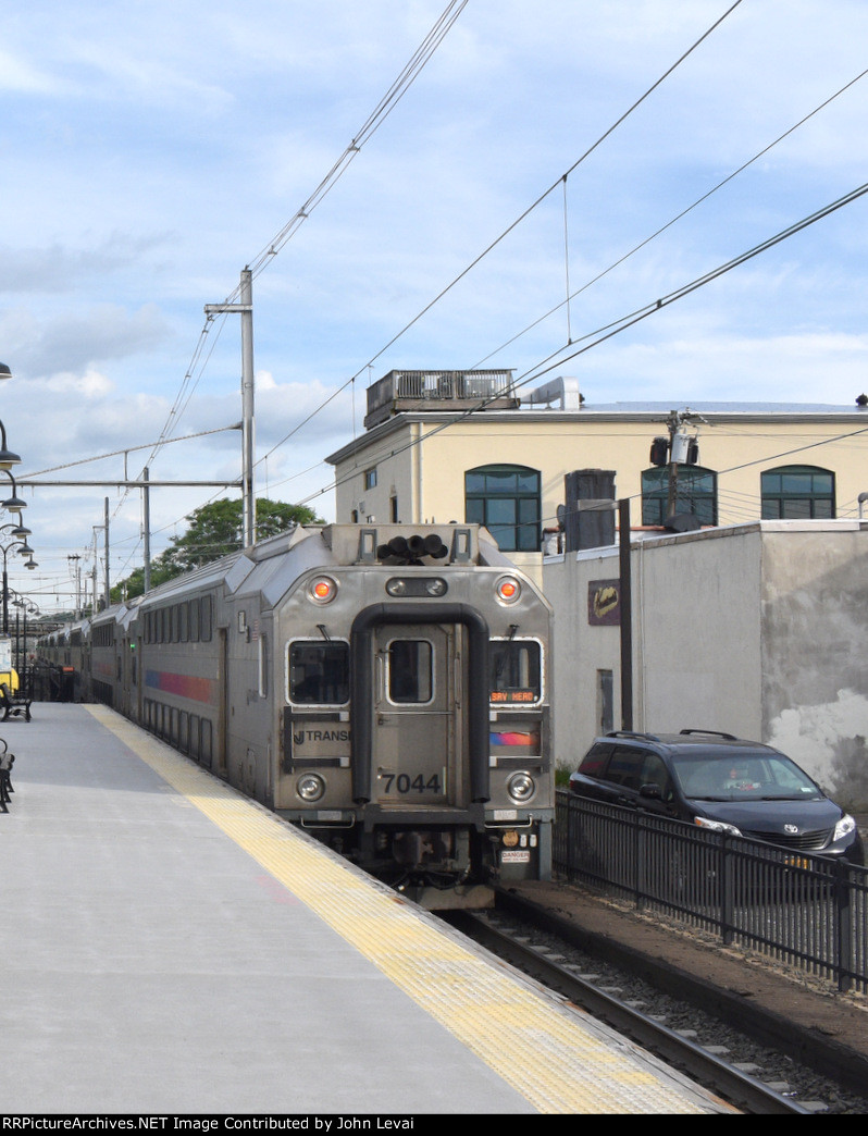 Multilevel Cab Car trails on Train # 3363